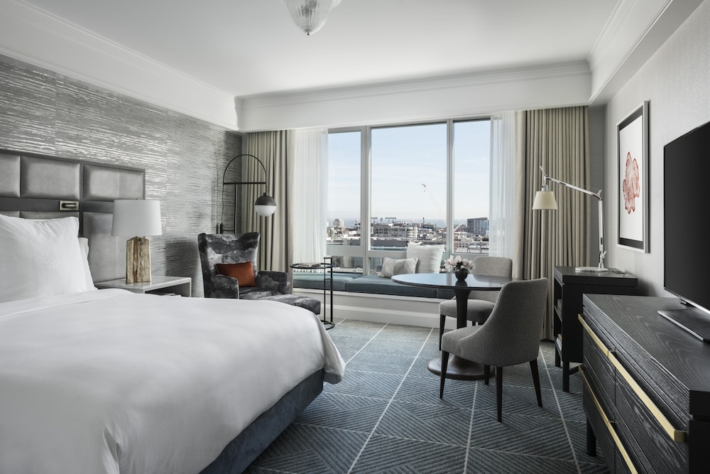 Four Seasons Hotel San Francisco — Hotel rooms in San Francisco, California