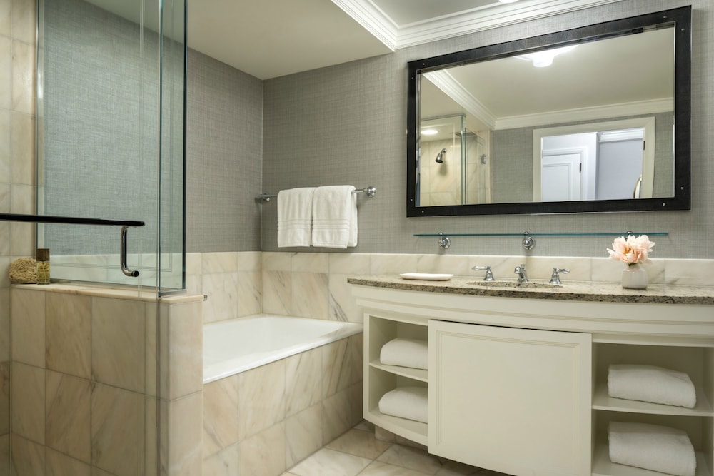 Four Seasons Hotel San Francisco — Hotel rooms in San Francisco, California