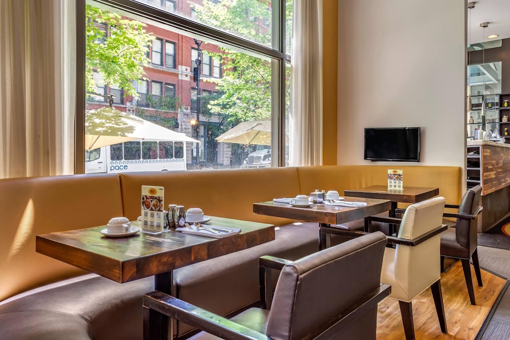 Hilton Vacation Club Hotel Blake Chicago — Restaurant & bars in Chicago, Illinois