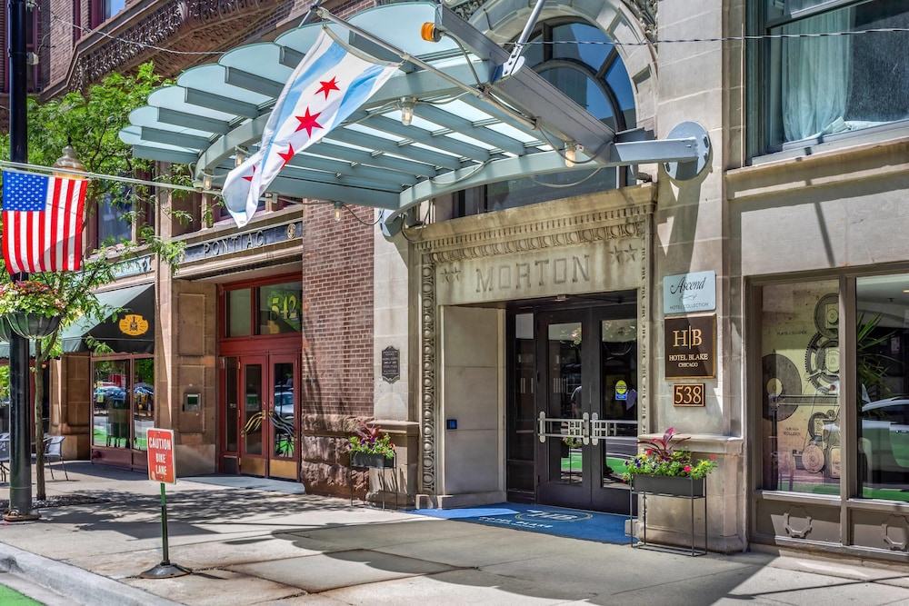 Hilton Vacation Club Hotel Blake Chicago — Hotel building in Chicago, Illinois