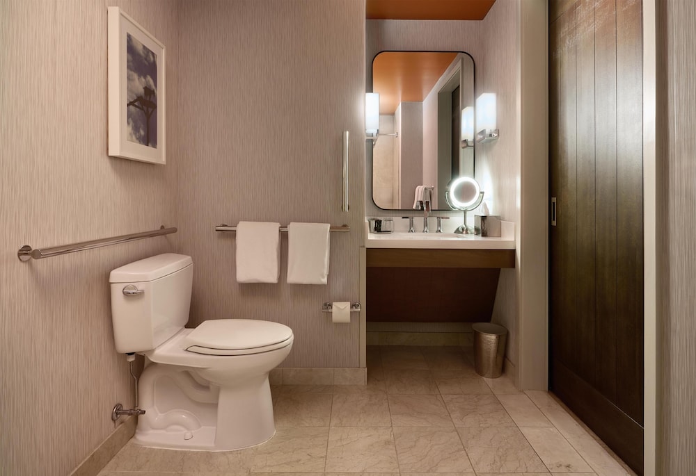 Hyatt Centric Chicago Magnificent Mile — Hotel rooms in Chicago, Illinois