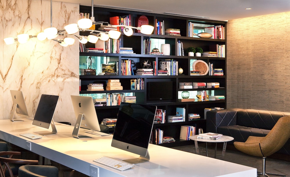 Hyatt Centric Chicago Magnificent Mile — Hotel building in Chicago, Illinois