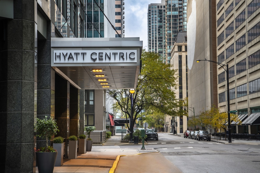 Hyatt Centric Chicago Magnificent Mile — Hotel building in Chicago, Illinois