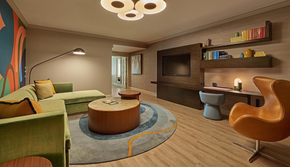 Hyatt Centric Chicago Magnificent Mile — Hotel rooms in Chicago, Illinois