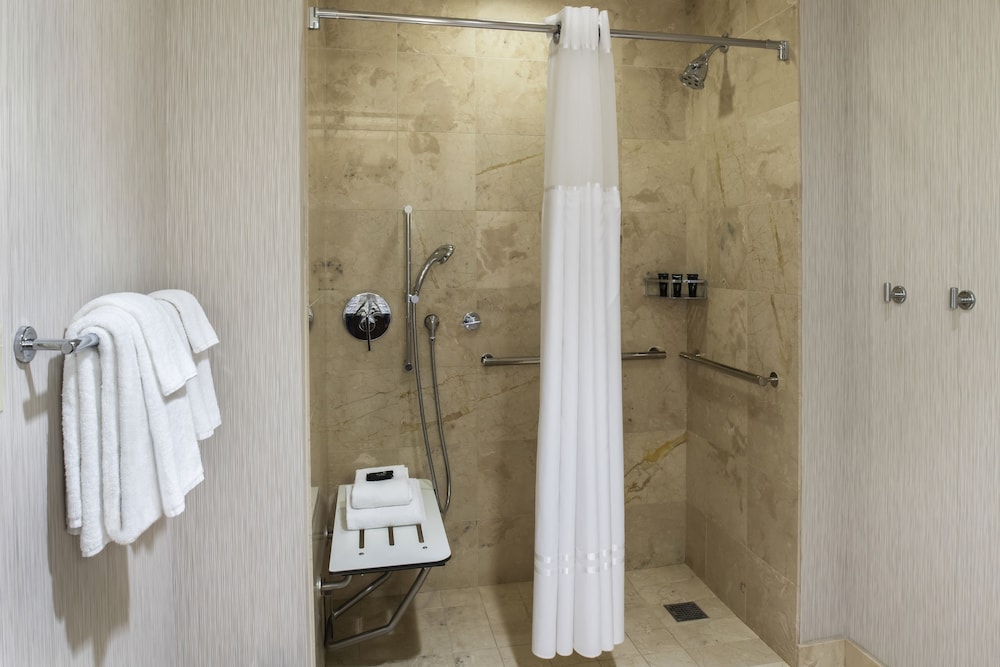Hyatt Centric Chicago Magnificent Mile — Hotel rooms in Chicago, Illinois