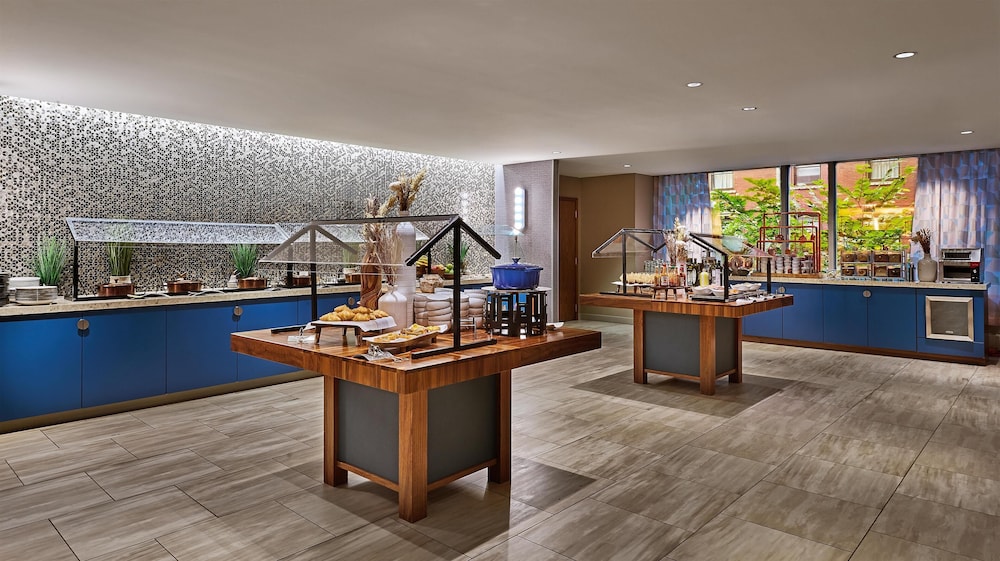 Hyatt Centric Chicago Magnificent Mile — Restaurant & bars in Chicago, Illinois