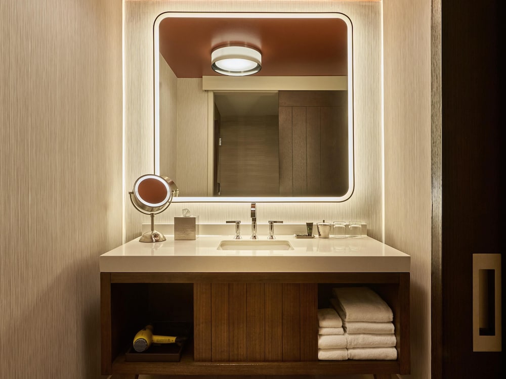 Hyatt Centric Chicago Magnificent Mile — Hotel rooms in Chicago, Illinois