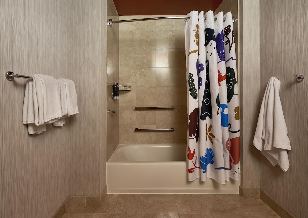 Hyatt Centric Chicago Magnificent Mile — Hotel rooms in Chicago, Illinois