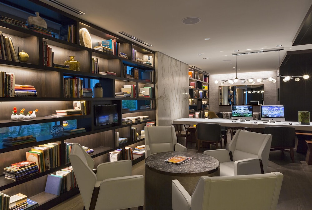 Hyatt Centric Chicago Magnificent Mile — Restaurant & bars in Chicago, Illinois