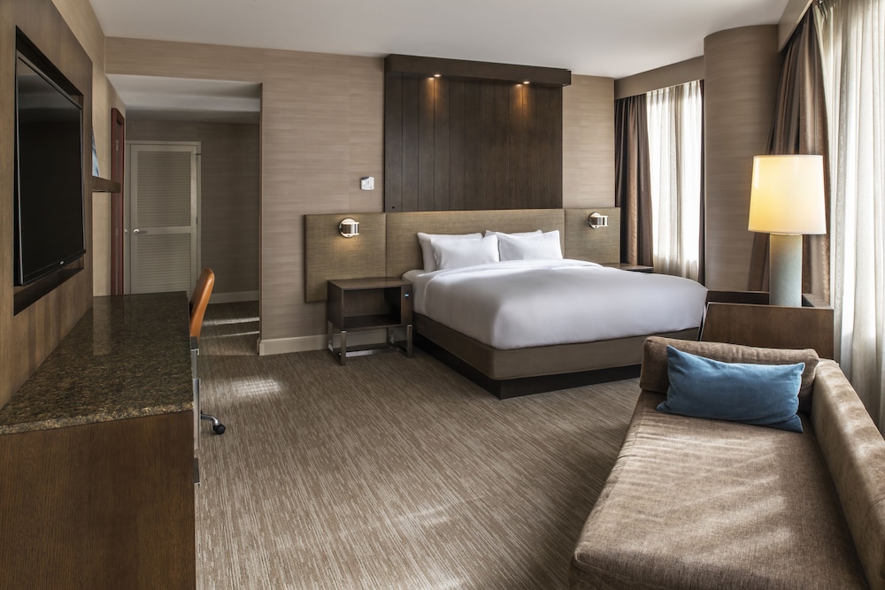 Hyatt Centric Chicago Magnificent Mile — Hotel rooms in Chicago, Illinois