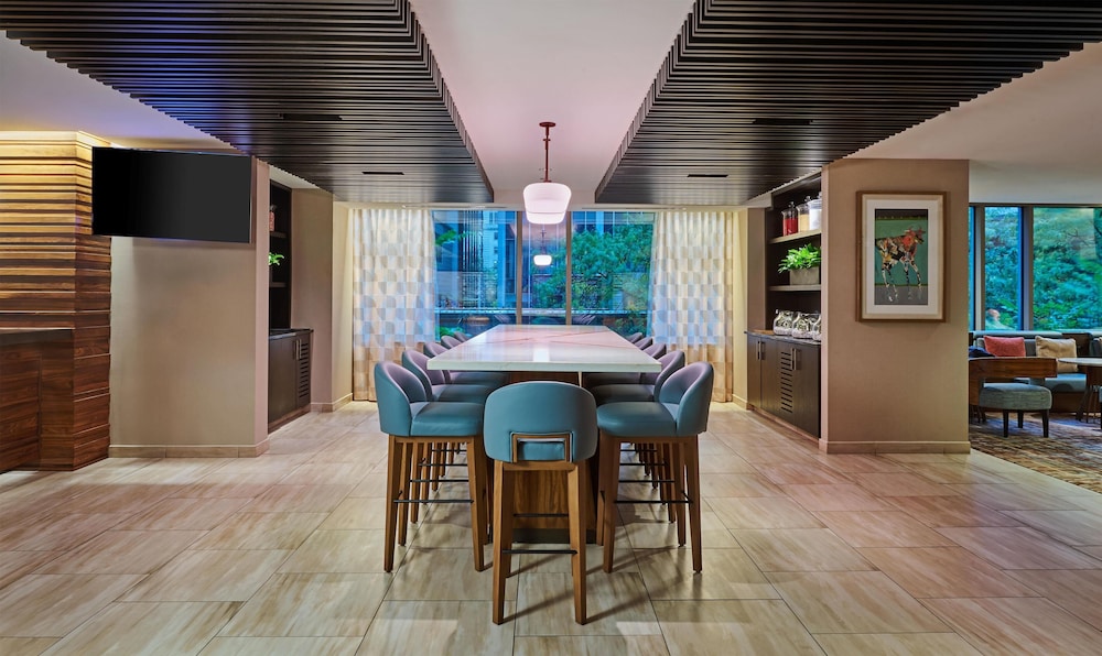 Hyatt Centric Chicago Magnificent Mile — Restaurant & bars in Chicago, Illinois