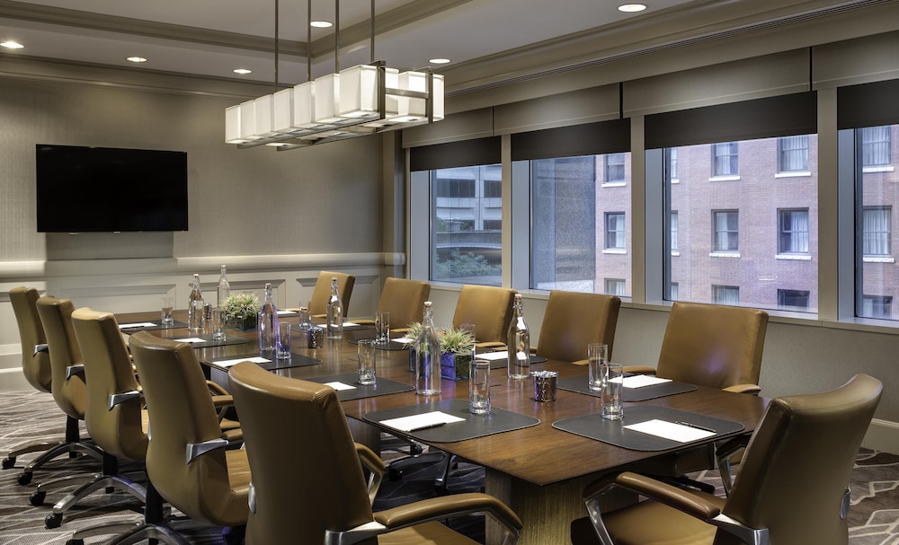 Hyatt Centric Chicago Magnificent Mile — Hotel building in Chicago, Illinois