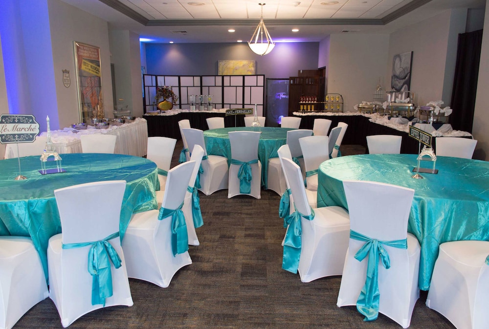 The Barrymore Hotel Tampa Riverwalk — Restaurant & bars in Tampa, Florida