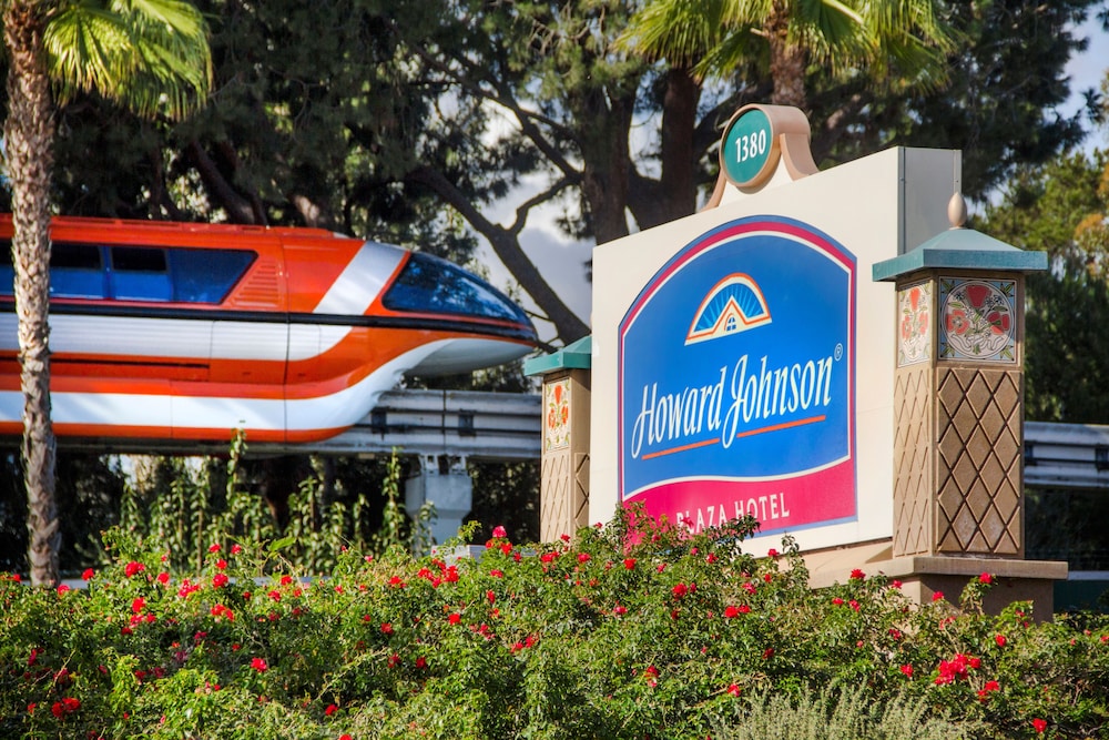 Howard Johnson by Wyndham Anaheim Hotel and Water Playground — Attractions in the area in Anaheim, California
