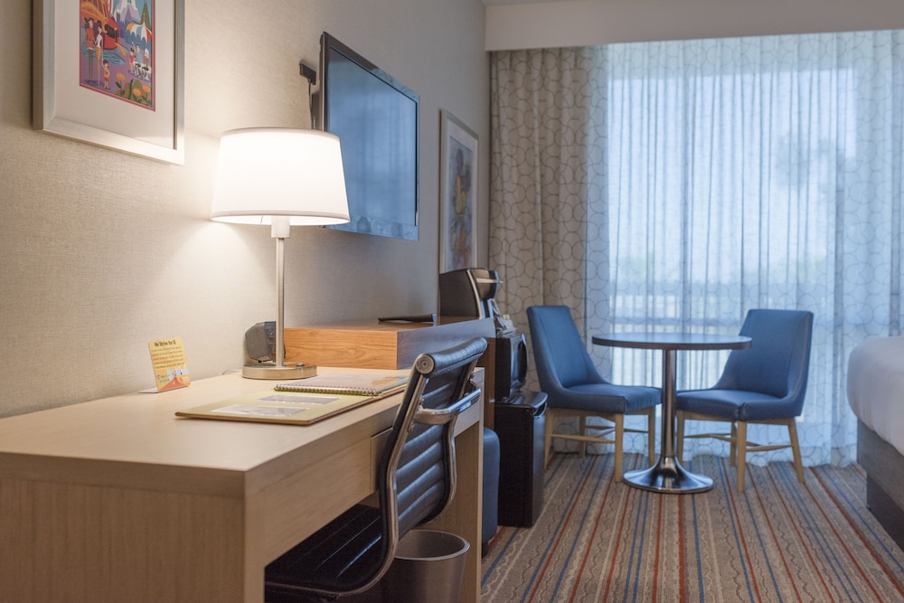 Howard Johnson by Wyndham Anaheim Hotel and Water Playground — Hotel rooms in Anaheim, California