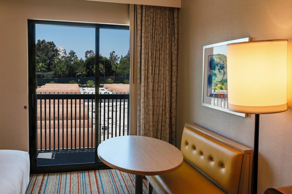 Howard Johnson by Wyndham Anaheim Hotel and Water Playground — Hotel rooms in Anaheim, California
