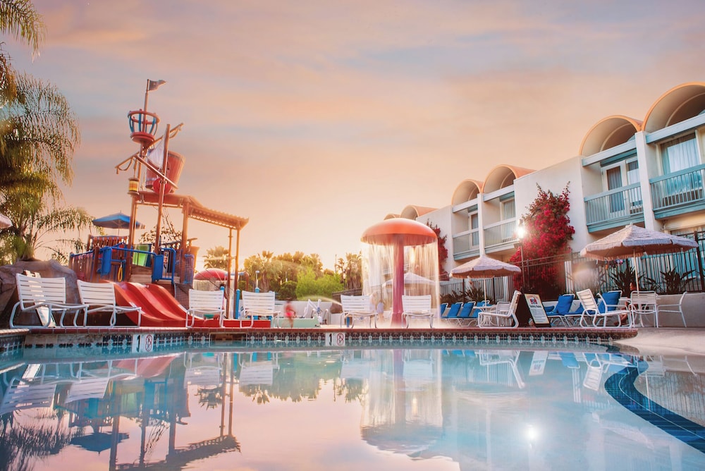 Howard Johnson by Wyndham Anaheim Hotel and Water Playground — Main photo in Anaheim, California