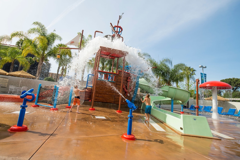 Howard Johnson by Wyndham Anaheim Hotel and Water Playground — Attractions for children in Anaheim, California