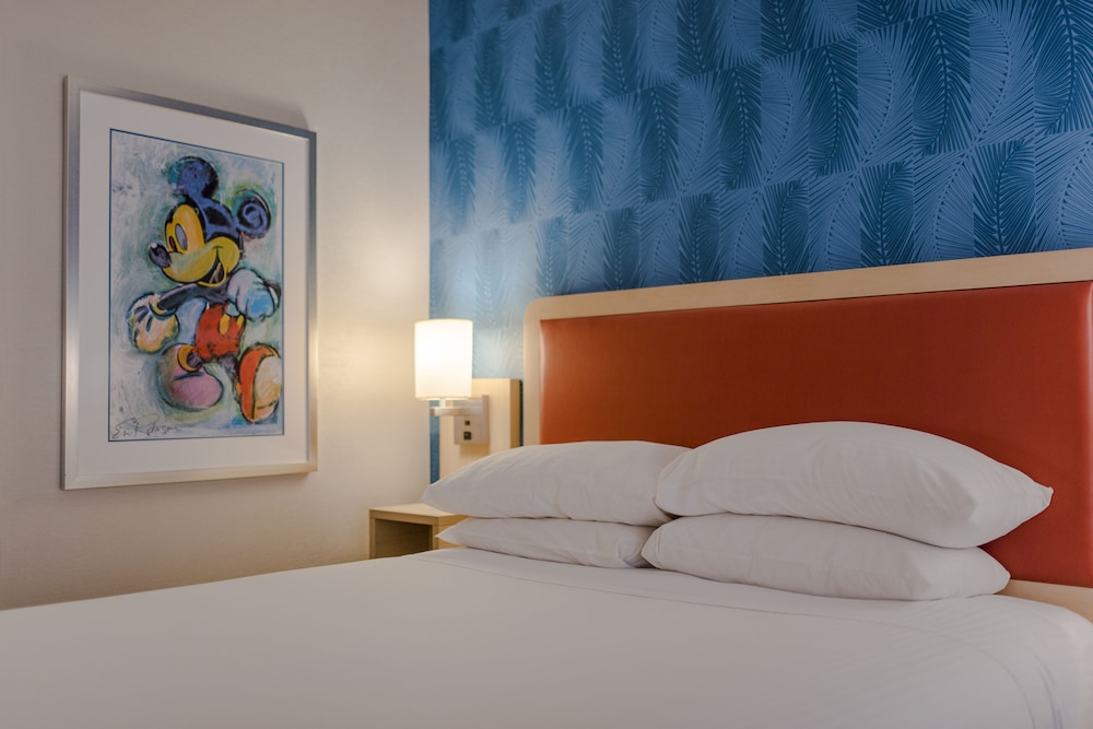 Howard Johnson by Wyndham Anaheim Hotel and Water Playground — Hotel rooms in Anaheim, California