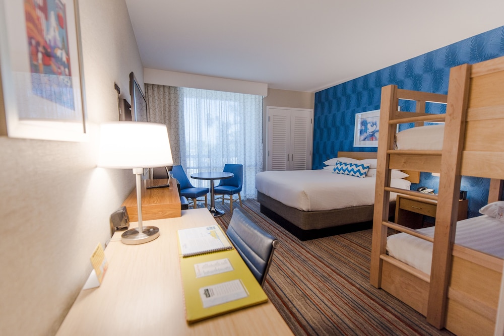 Howard Johnson by Wyndham Anaheim Hotel and Water Playground — Hotel rooms in Anaheim, California