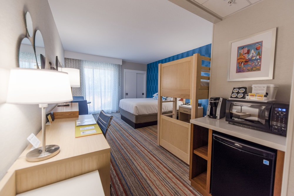 Howard Johnson by Wyndham Anaheim Hotel and Water Playground — Hotel rooms in Anaheim, California
