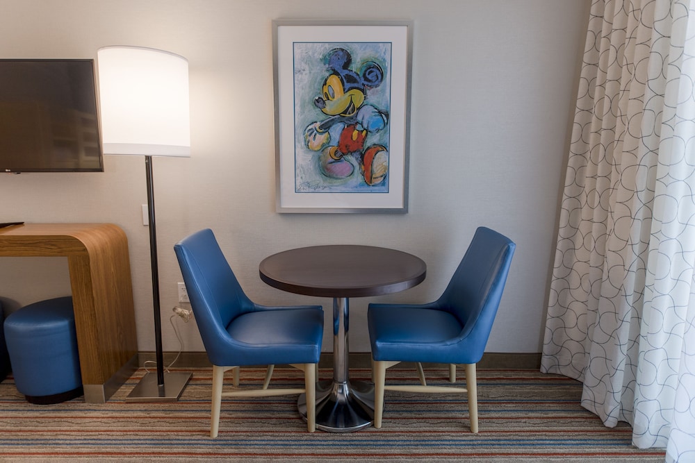 Howard Johnson by Wyndham Anaheim Hotel and Water Playground — Hotel rooms in Anaheim, California
