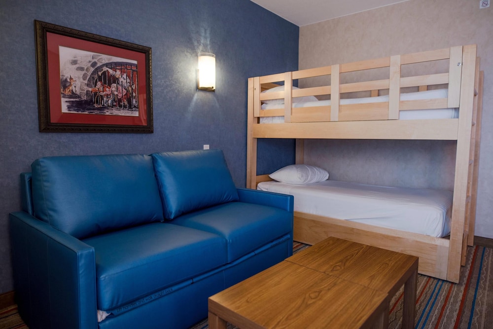 Howard Johnson by Wyndham Anaheim Hotel and Water Playground — Hotel rooms in Anaheim, California