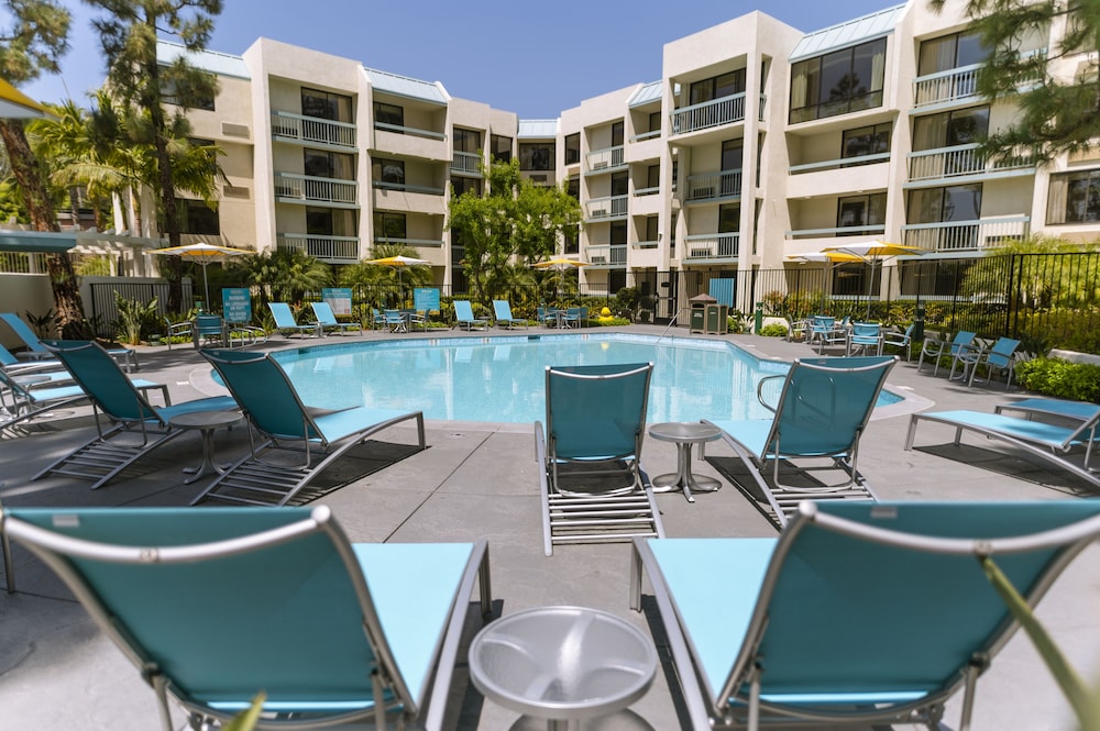 Howard Johnson by Wyndham Anaheim Hotel and Water Playground — Swimming pool in Anaheim, California