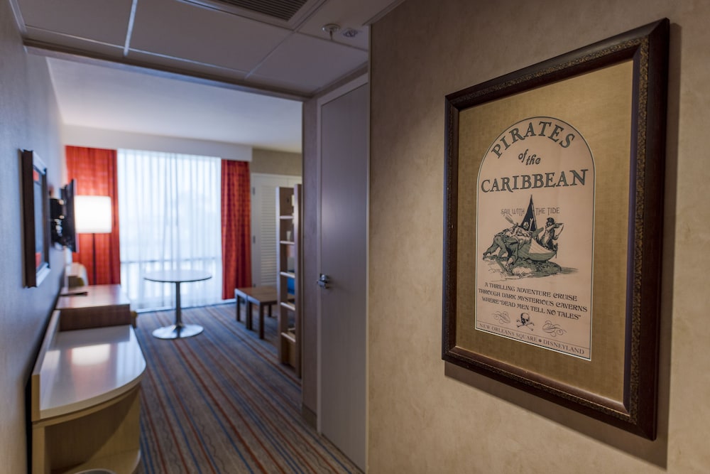 Howard Johnson by Wyndham Anaheim Hotel and Water Playground — Hotel rooms in Anaheim, California