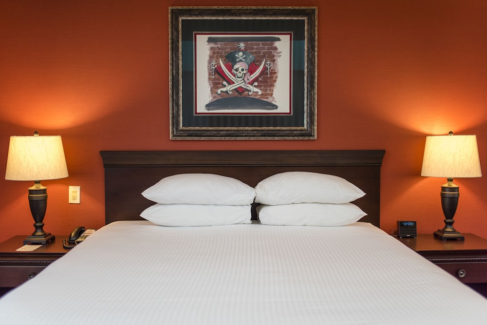 Howard Johnson by Wyndham Anaheim Hotel and Water Playground — Hotel rooms in Anaheim, California
