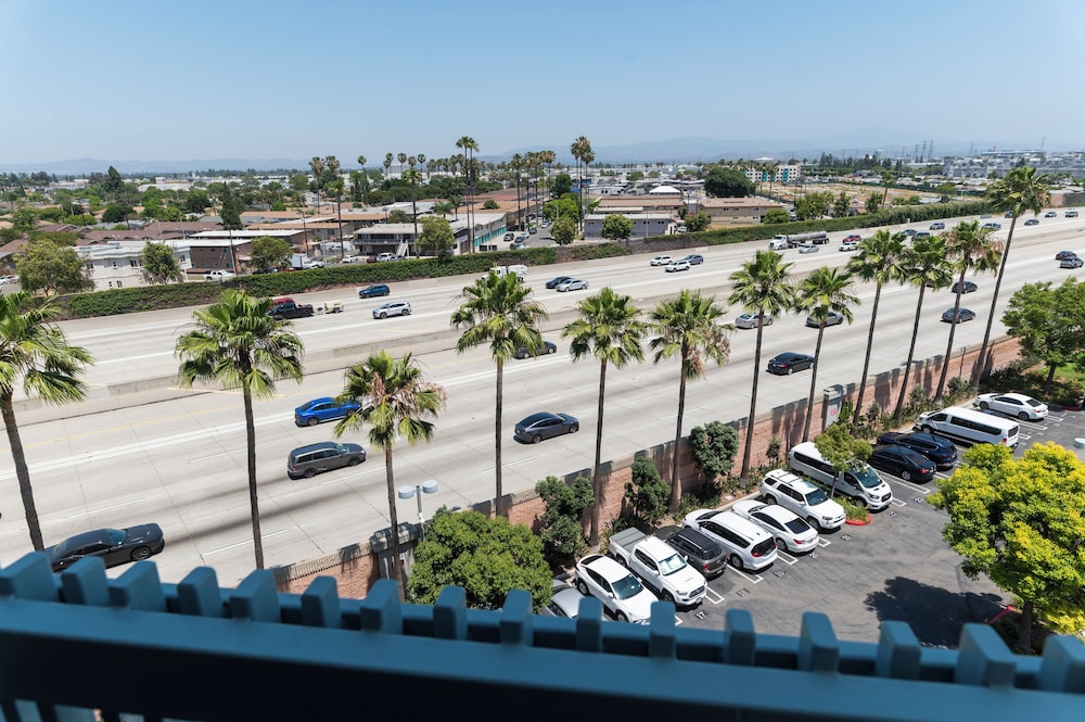 Howard Johnson by Wyndham Anaheim Hotel and Water Playground — Attractions in the area in Anaheim, California