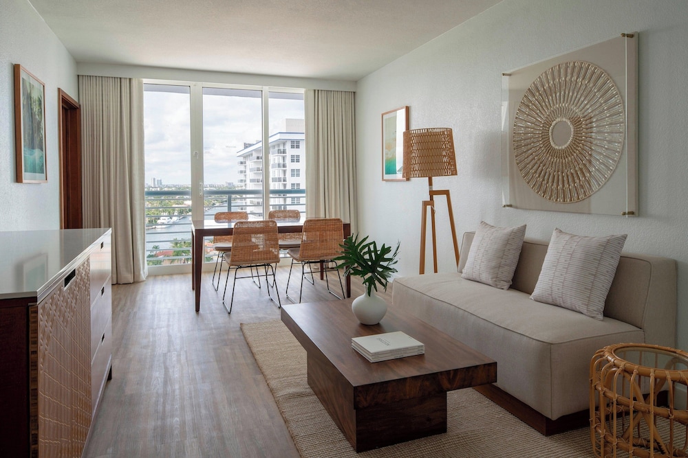 The Westin Fort Lauderdale Beach Resort — Hotel rooms in Fort Lauderdale, Florida