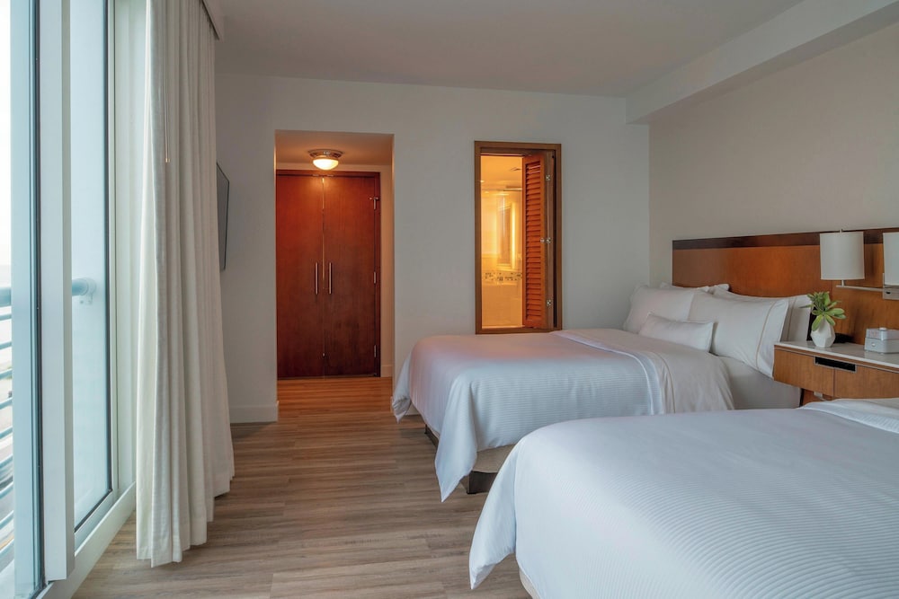 The Westin Fort Lauderdale Beach Resort — Hotel rooms in Fort Lauderdale, Florida