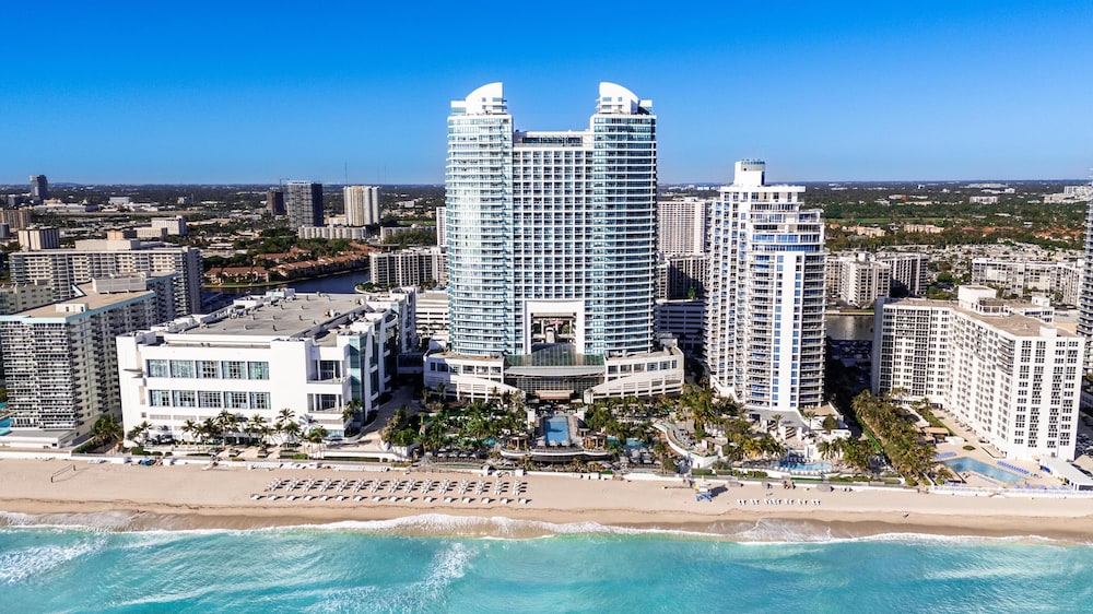 Signia by Hilton Diplomat Beach Resort — Hotel building in Hollywood, Florida