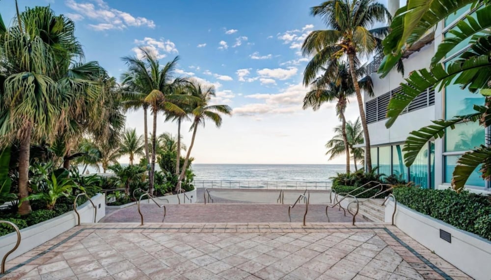 Signia by Hilton Diplomat Beach Resort — Beach in Hollywood, Florida