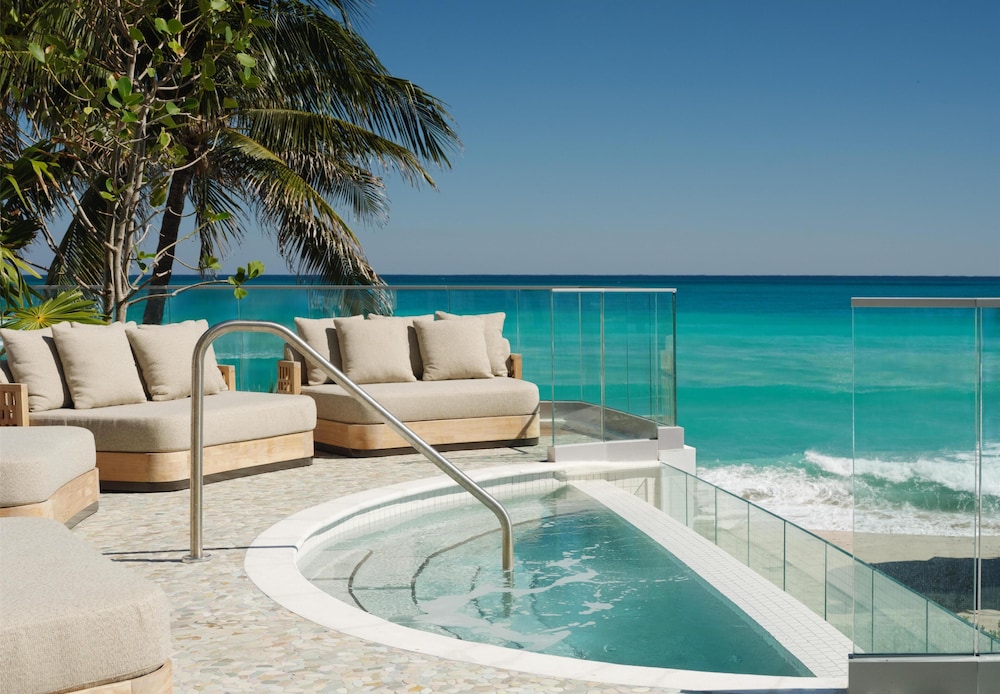 Signia by Hilton Diplomat Beach Resort — Swimming pool in Hollywood, Florida