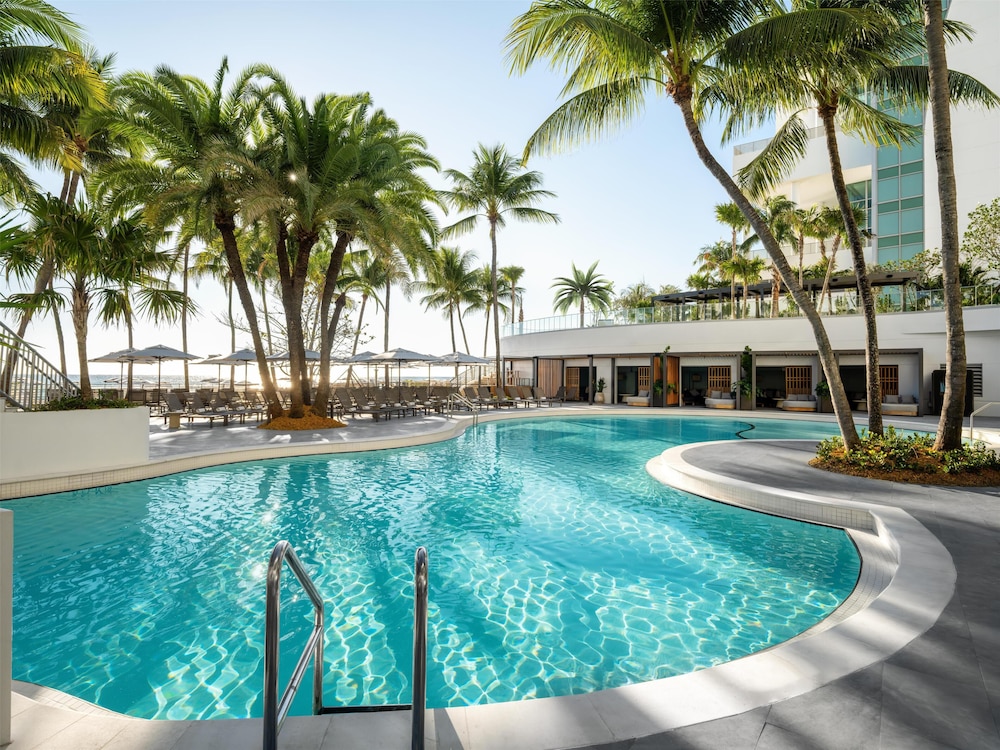 Signia by Hilton Diplomat Beach Resort — Swimming pool in Hollywood, Florida