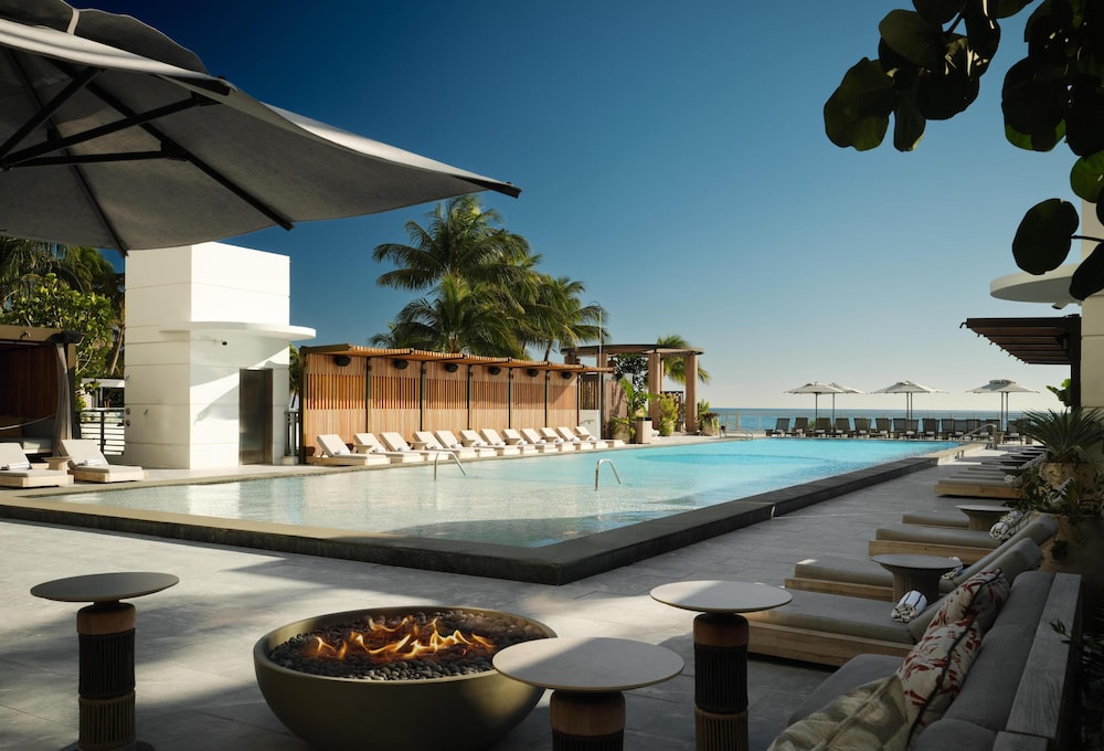 Signia by Hilton Diplomat Beach Resort — Swimming pool in Hollywood, Florida