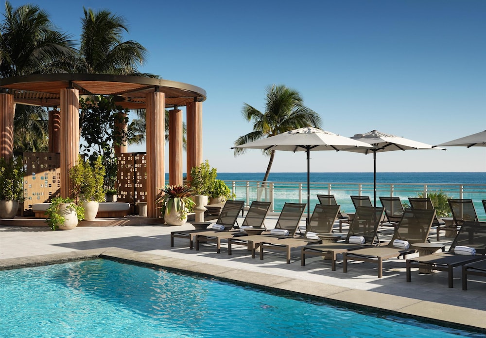 Signia by Hilton Diplomat Beach Resort — Swimming pool in Hollywood, Florida