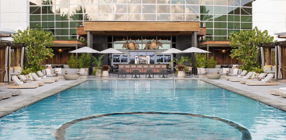 Signia by Hilton Diplomat Beach Resort — Swimming pool in Hollywood, Florida