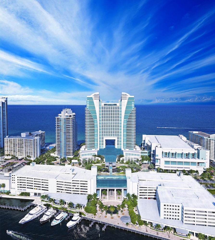 Signia by Hilton Diplomat Beach Resort — Hotel building in Hollywood, Florida