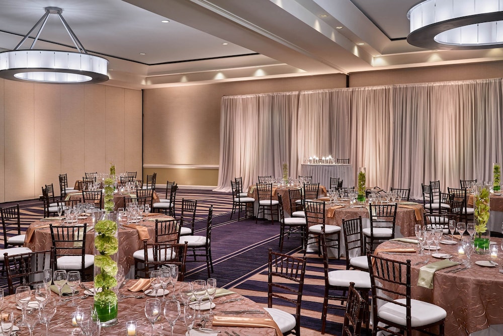 The Westshore Grand, Tampa, A Tribute Portfolio Hotel — Hotel building in Tampa, Florida