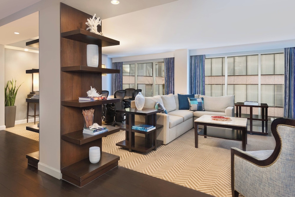 The Westshore Grand, Tampa, A Tribute Portfolio Hotel — Hotel rooms in Tampa, Florida