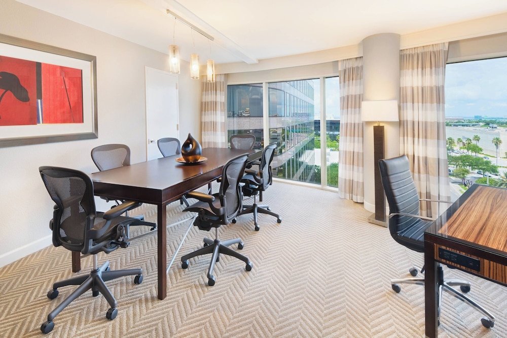 The Westshore Grand, Tampa, A Tribute Portfolio Hotel — Hotel rooms in Tampa, Florida