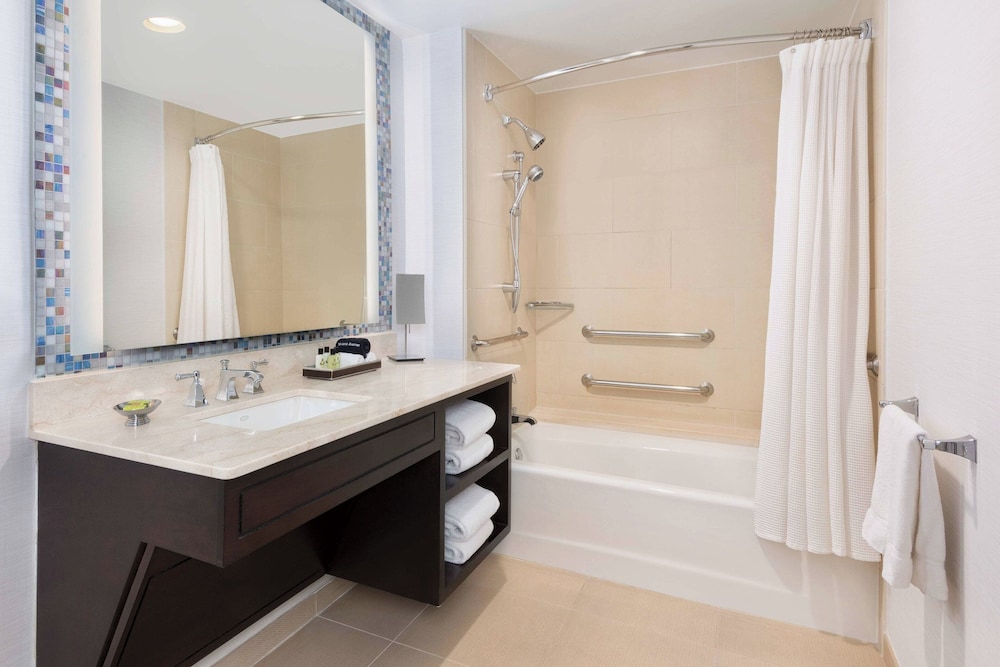 The Westshore Grand, Tampa, A Tribute Portfolio Hotel — Hotel rooms in Tampa, Florida
