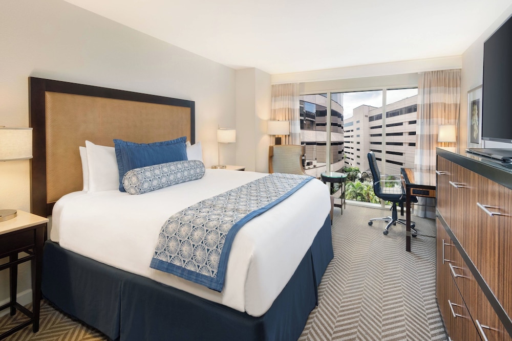 The Westshore Grand, Tampa, A Tribute Portfolio Hotel — Hotel rooms in Tampa, Florida