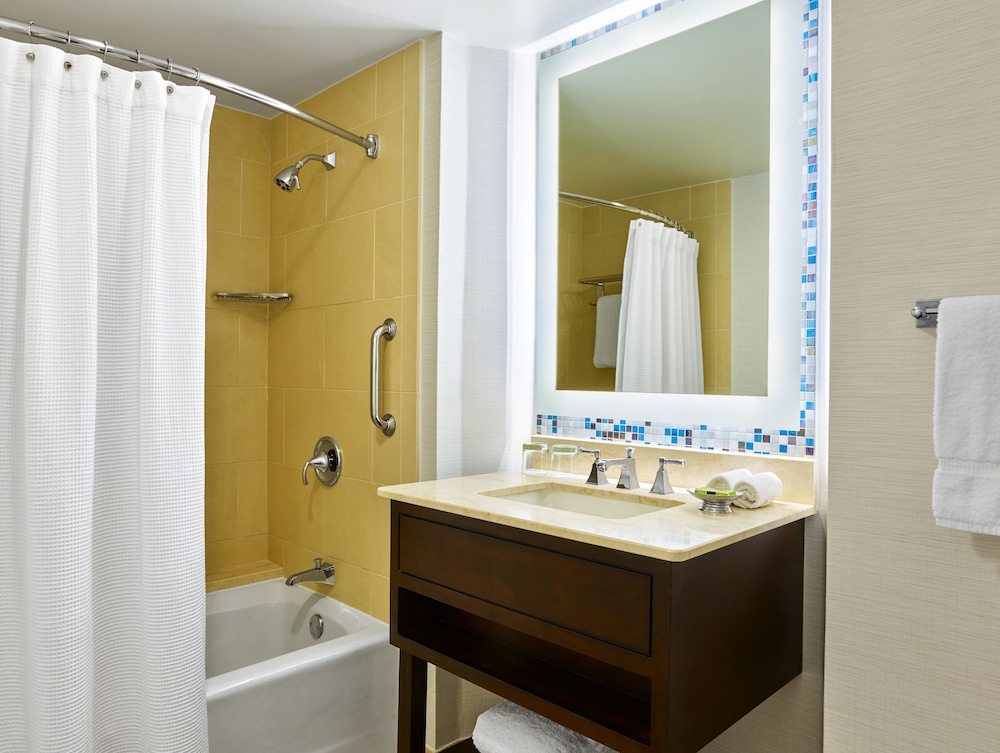 The Westshore Grand, Tampa, A Tribute Portfolio Hotel — Hotel rooms in Tampa, Florida