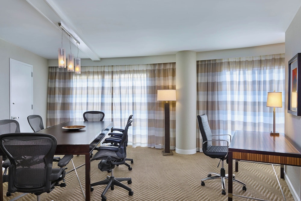 The Westshore Grand, Tampa, A Tribute Portfolio Hotel — Hotel rooms in Tampa, Florida