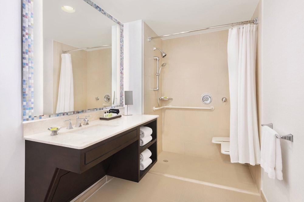 The Westshore Grand, Tampa, A Tribute Portfolio Hotel — Hotel rooms in Tampa, Florida