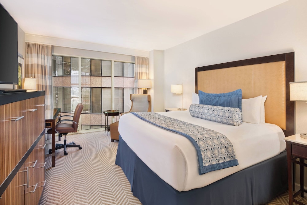 The Westshore Grand, Tampa, A Tribute Portfolio Hotel — Hotel rooms in Tampa, Florida